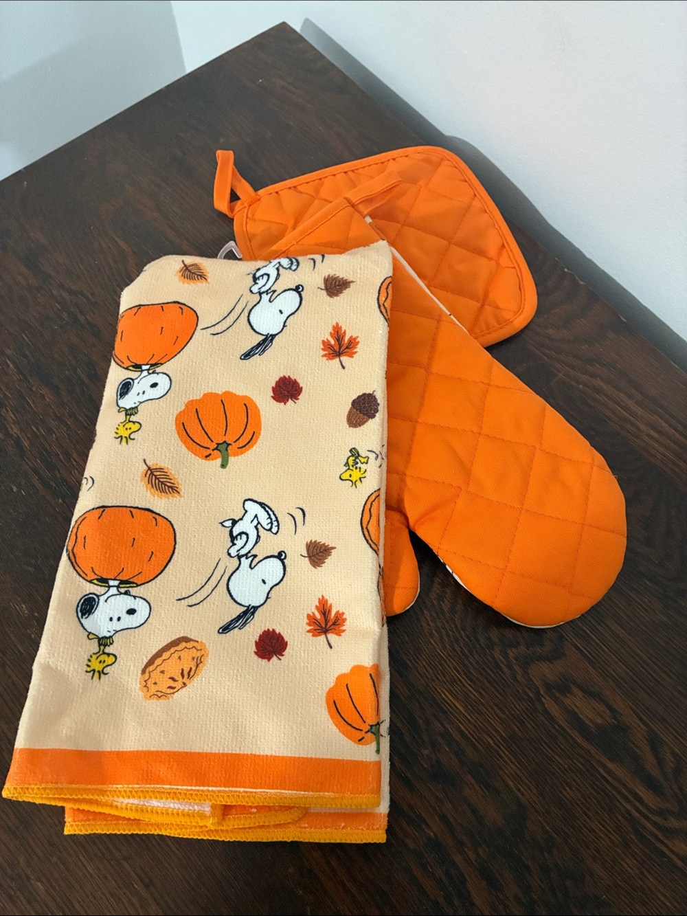 NWT- Peanuts- Snoopy- Fall Themed- 3pc- Oven Mitt, Pot Holder & Towel Set - Picture 13 of 16